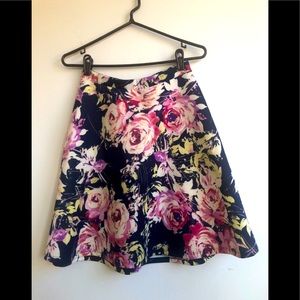 Lily White / Floral A-line Skirt 🌸🌺🌼